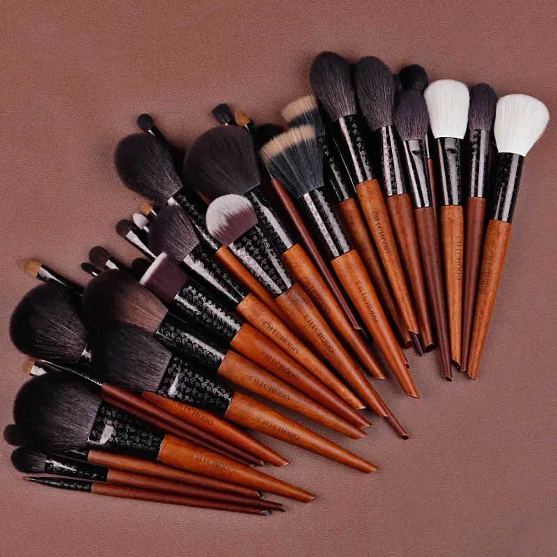 Natural & Synthetic Makeup Brushes