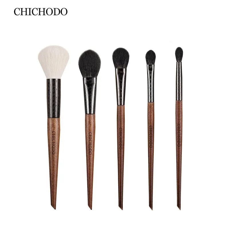 Natural & Synthetic Makeup Brushes