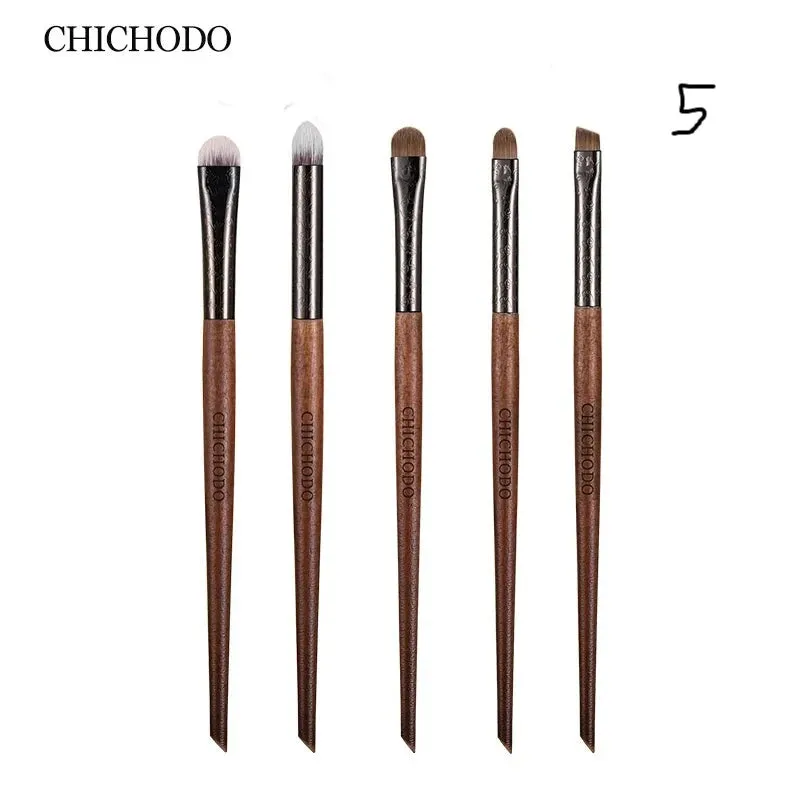 Natural & Synthetic Makeup Brushes