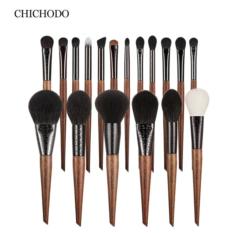 Natural & Synthetic Makeup Brushes